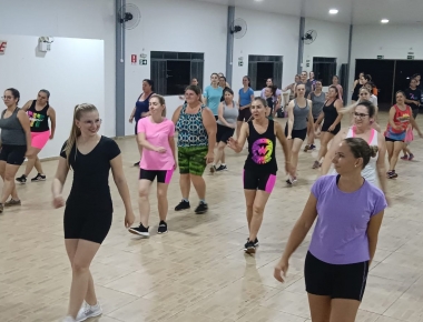 Começaram às aulas gratuitas de zumba